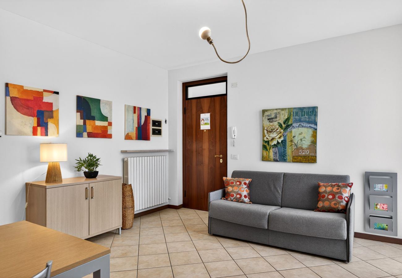 Ferienwohnung in Lazise - Regarda –Hübsche Wohnung Miralago in Lazise mit privat Garten, Pool, Hunde sind Herzlich wilkommen. 