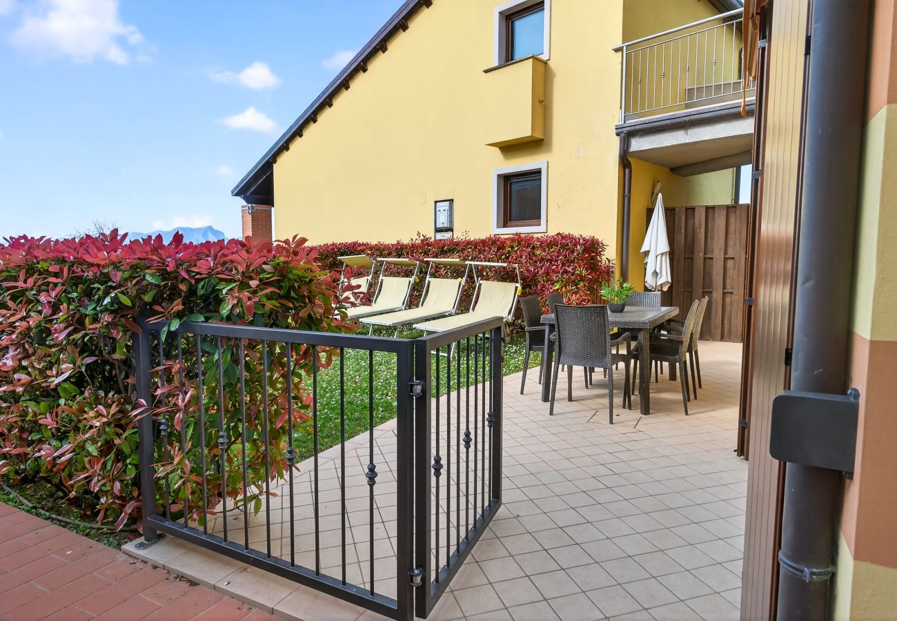 Ferienwohnung in Lazise - Regarda –Hübsche Wohnung Miralago in Lazise mit privat Garten, Pool, Hunde sind Herzlich wilkommen. 