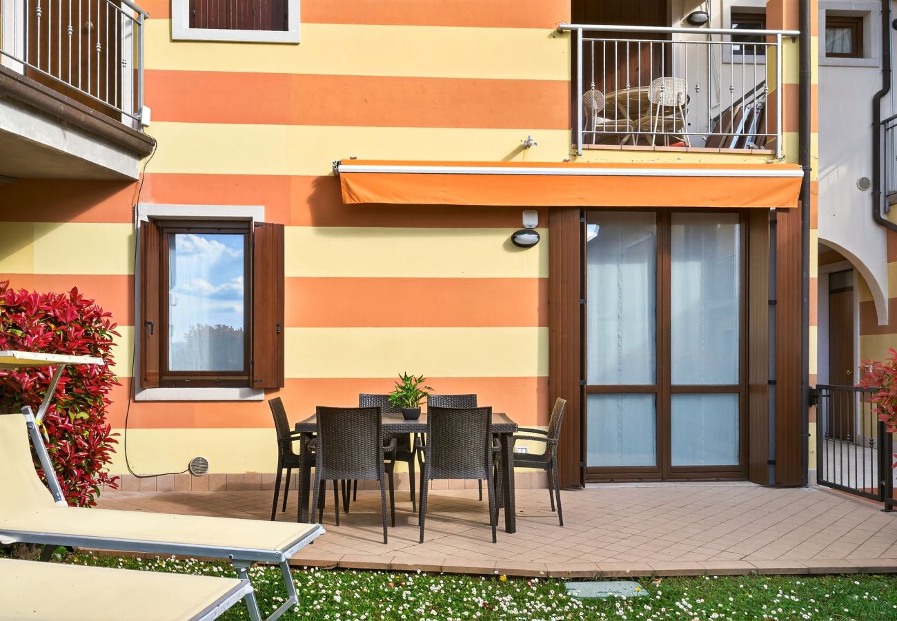 Ferienwohnung in Lazise - Regarda –Hübsche Wohnung Miralago in Lazise mit privat Garten, Pool, Hunde sind Herzlich wilkommen. 