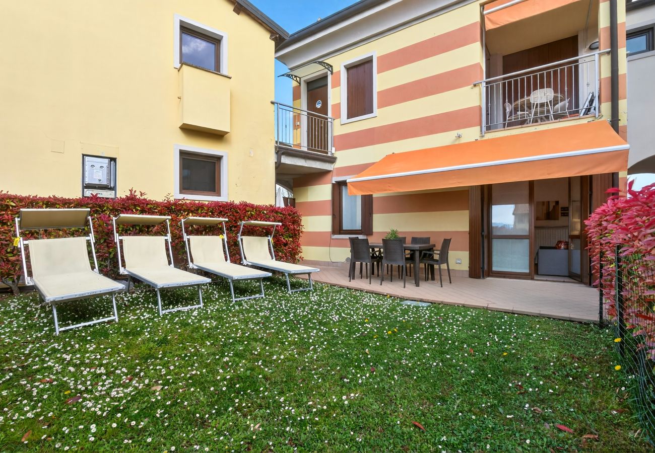 Ferienwohnung in Lazise - Regarda –Hübsche Wohnung Miralago in Lazise mit privat Garten, Pool, Hunde sind Herzlich wilkommen. 