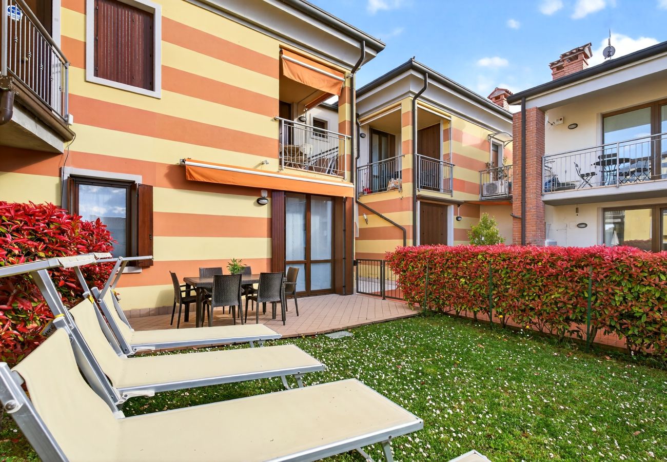 Ferienwohnung in Lazise - Regarda –Hübsche Wohnung Miralago in Lazise mit privat Garten, Pool, Hunde sind Herzlich wilkommen. 