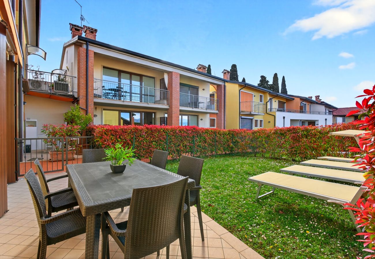 Ferienwohnung in Lazise - Regarda –Hübsche Wohnung Miralago in Lazise mit privat Garten, Pool, Hunde sind Herzlich wilkommen. 