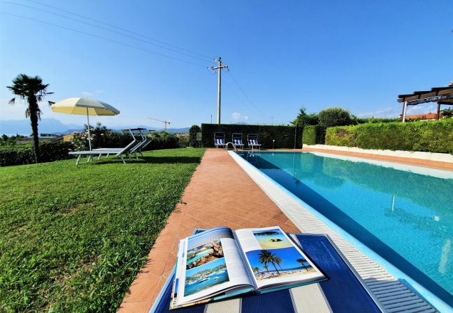 Ferienwohnung in Lazise - Regarda - Wohnung Blanco mit wunderschöner  Seeblick und Pool