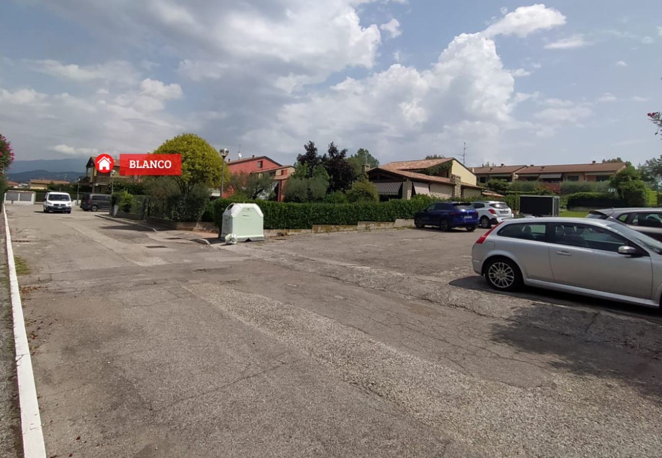 Ferienwohnung in Lazise - Regarda - Wohnung Blanco mit wunderschöner  Seeblick und Pool