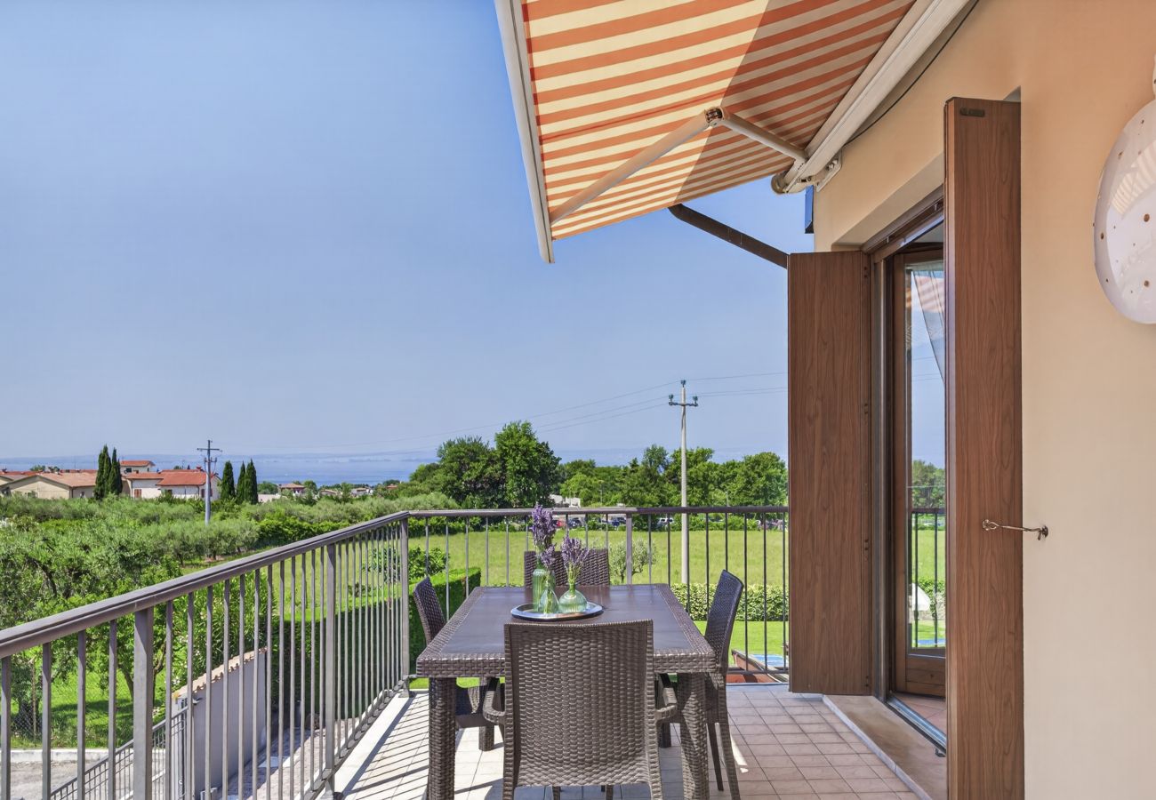 Ferienwohnung in Lazise - Regarda - Wohnung Blanco mit wunderschöner  Seeblick und Pool
