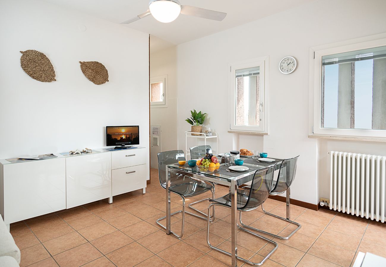Ferienwohnung in Bardolino - Regarda - Blue View 2 mit Pool, Seeblick, Wlan, 2 Schlafzimmer ,ideal für Pärchen und Familien 