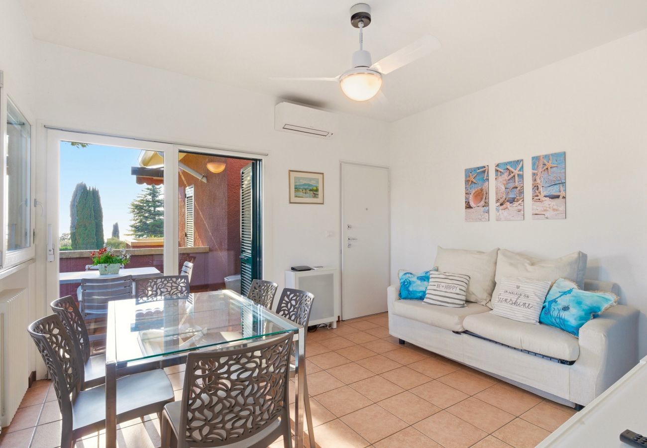 Ferienwohnung in Bardolino - Regarda - Blue View 2 mit Pool, Seeblick, Wlan, 2 Schlafzimmer ,ideal für Pärchen und Familien 
