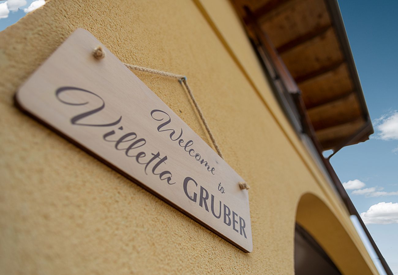 Chalet in Lazise - Regarda - Gruber Haus mit privat Garten, WLan, Pool,kleine Haustiere erlaubt