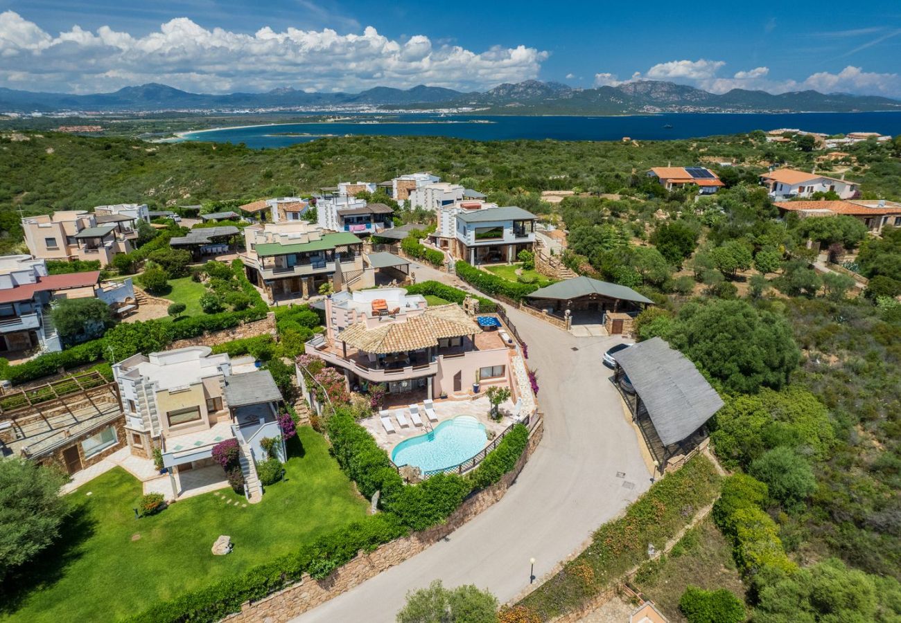 Villa in Olbia - Villa Majra - fantastischer Pool mit Blick auf Tavolara