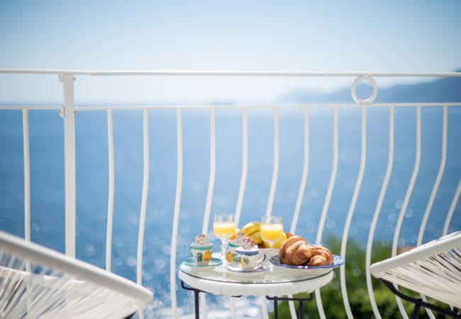 Ferienhaus in Praiano - Casa Clara - Modernes Haus mit Blick auf Capri und Positano