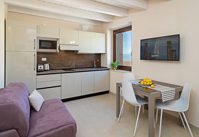 Ferienwohnung in Lazise - Regarda - Residenza GJ - 2. Stock moderne Zweizimmerwohnung mit Dachterrasse