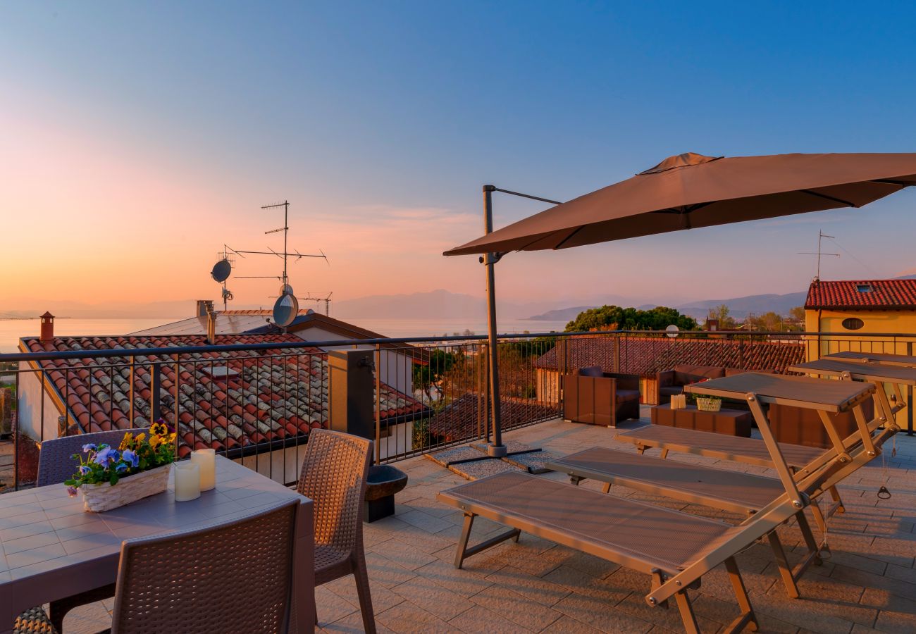 Ferienwohnung in Lazise - Regarda - Residenza GJ - 2. Stock moderne Zweizimmerwohnung mit Dachterrasse