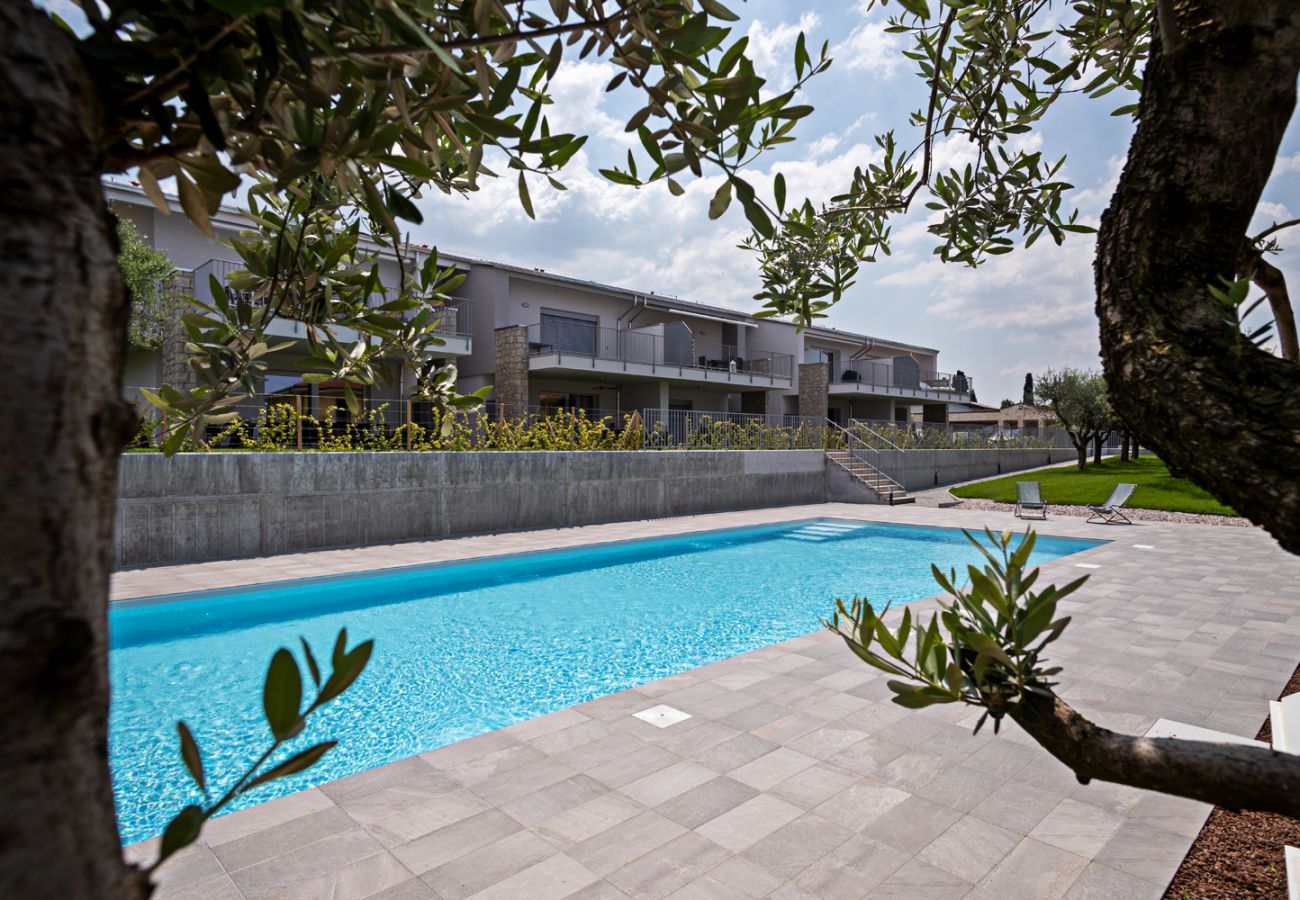 Ferienwohnung in Lazise - Regarda - Casa Erika mit grosser Terrasse, Pool, WLan