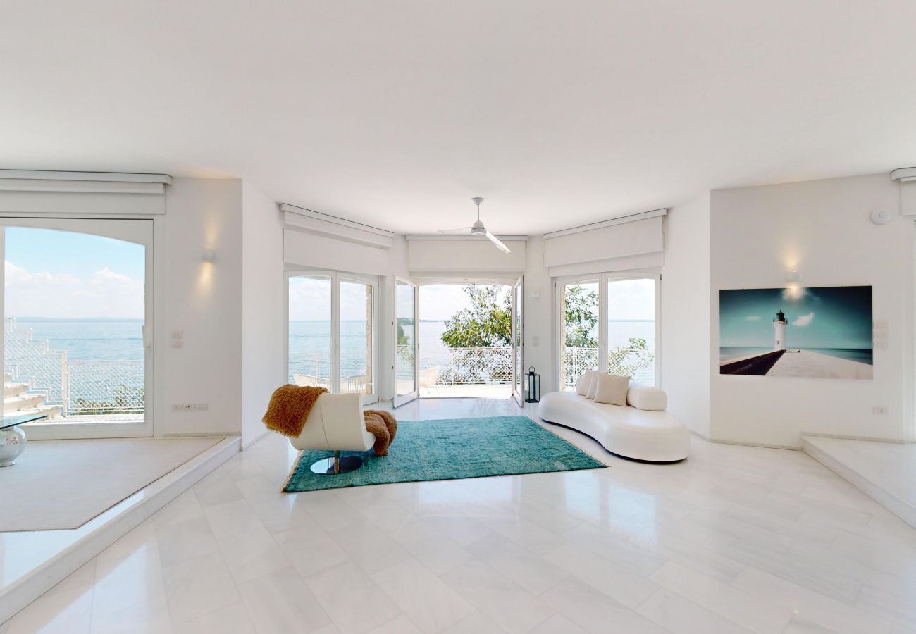 Villa in Manerba del Garda - Villa Flora 