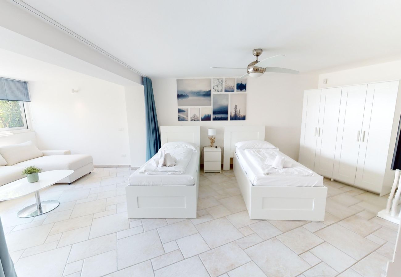 Villa in Manerba del Garda - Villa Flora 