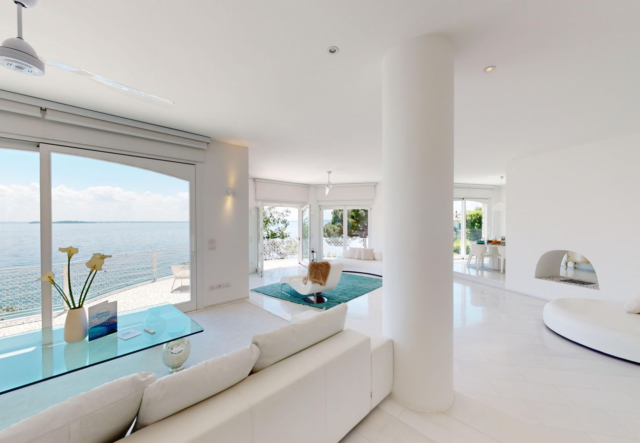 Villa in Manerba del Garda - Villa Flora 