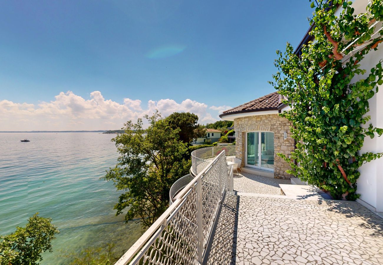 Villa in Manerba del Garda - Villa Flora 
