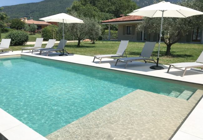 Villa in Costermano - Villa Ida für 12 Personen mit Stil und Liebe eingerichtet,mit privat Pool und Garten