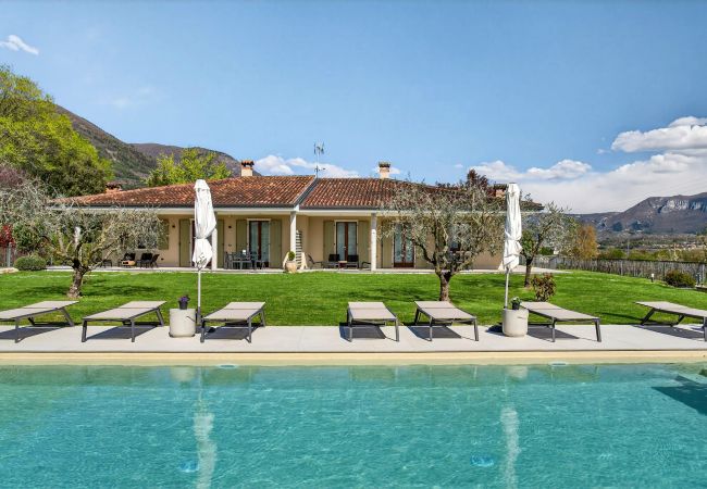Villa in Costermano - Villa Ida für 12 Personen mit Stil und Liebe eingerichtet,mit privat Pool und Garten