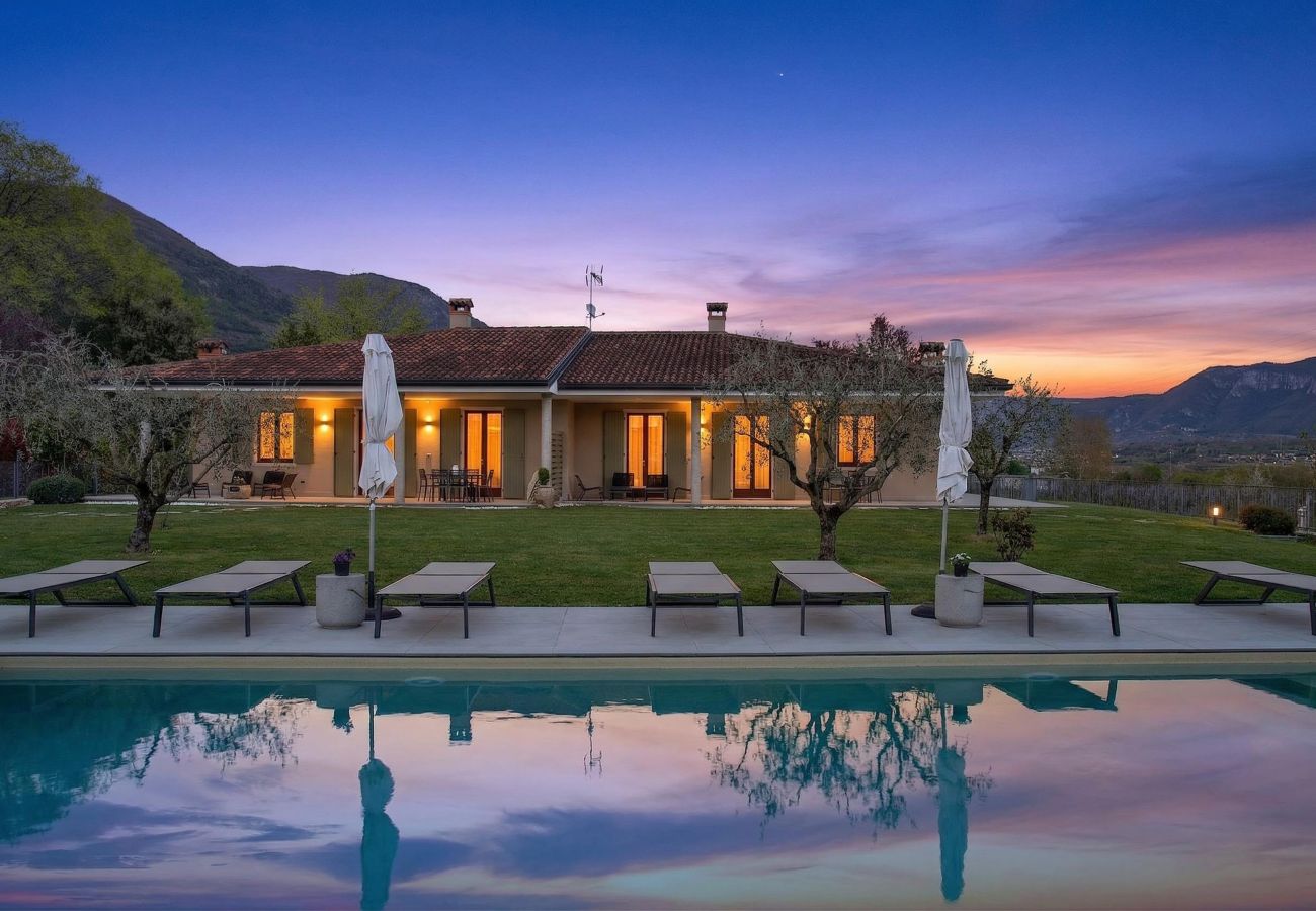 Villa in Costermano - Villa Ida für 12 Personen mit Stil und Liebe eingerichtet,mit privat Pool und Garten