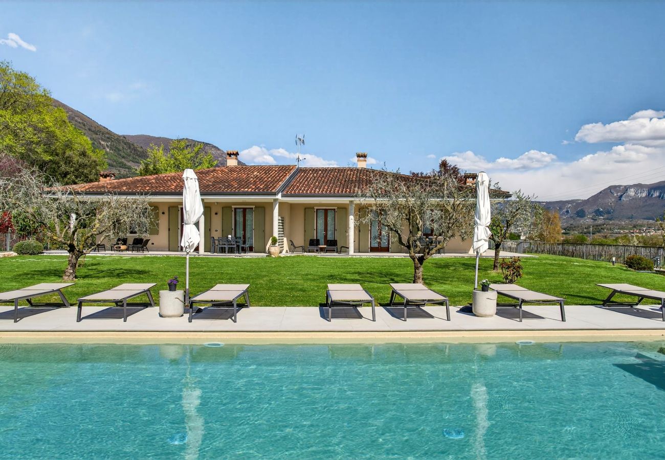 Villa in Costermano - Villa Ida für 12 Personen mit Stil und Liebe eingerichtet,mit privat Pool und Garten