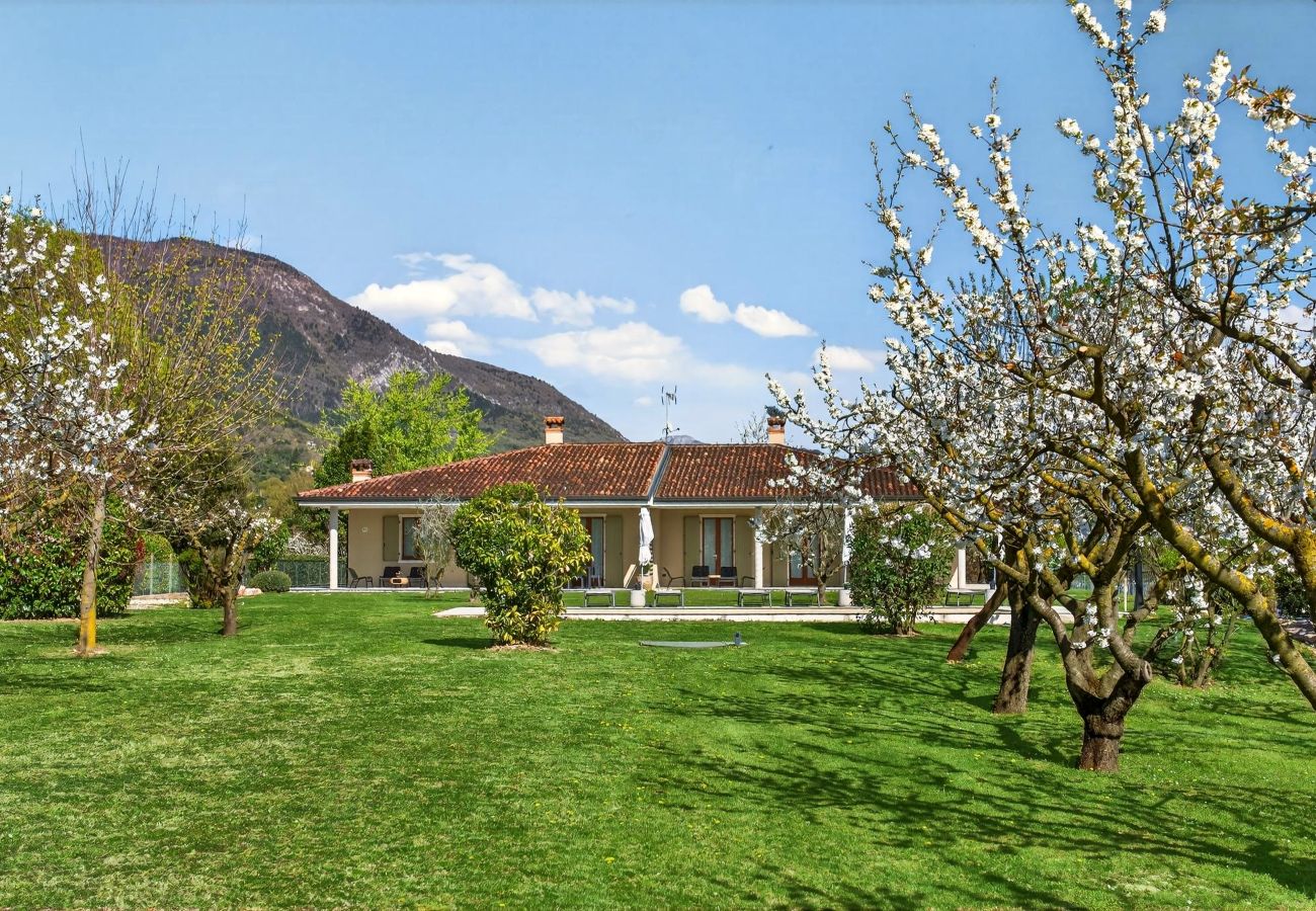 Villa in Costermano - Villa Ida für 12 Personen mit Stil und Liebe eingerichtet,mit privat Pool und Garten