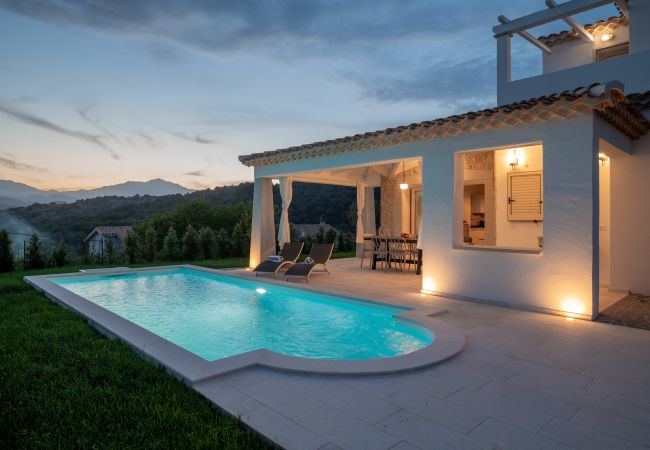 Villa in Budoni - Bellevue 36E by Klodge – stilvolle Villa mit exklusivem Pool