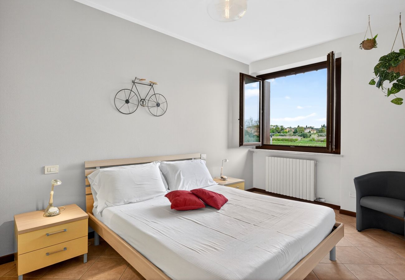 Ferienwohnung in Lazise - Regarda - Bike Apartment Miralago 2 mit Pool, Seeblick,  Fahrradparkplatz