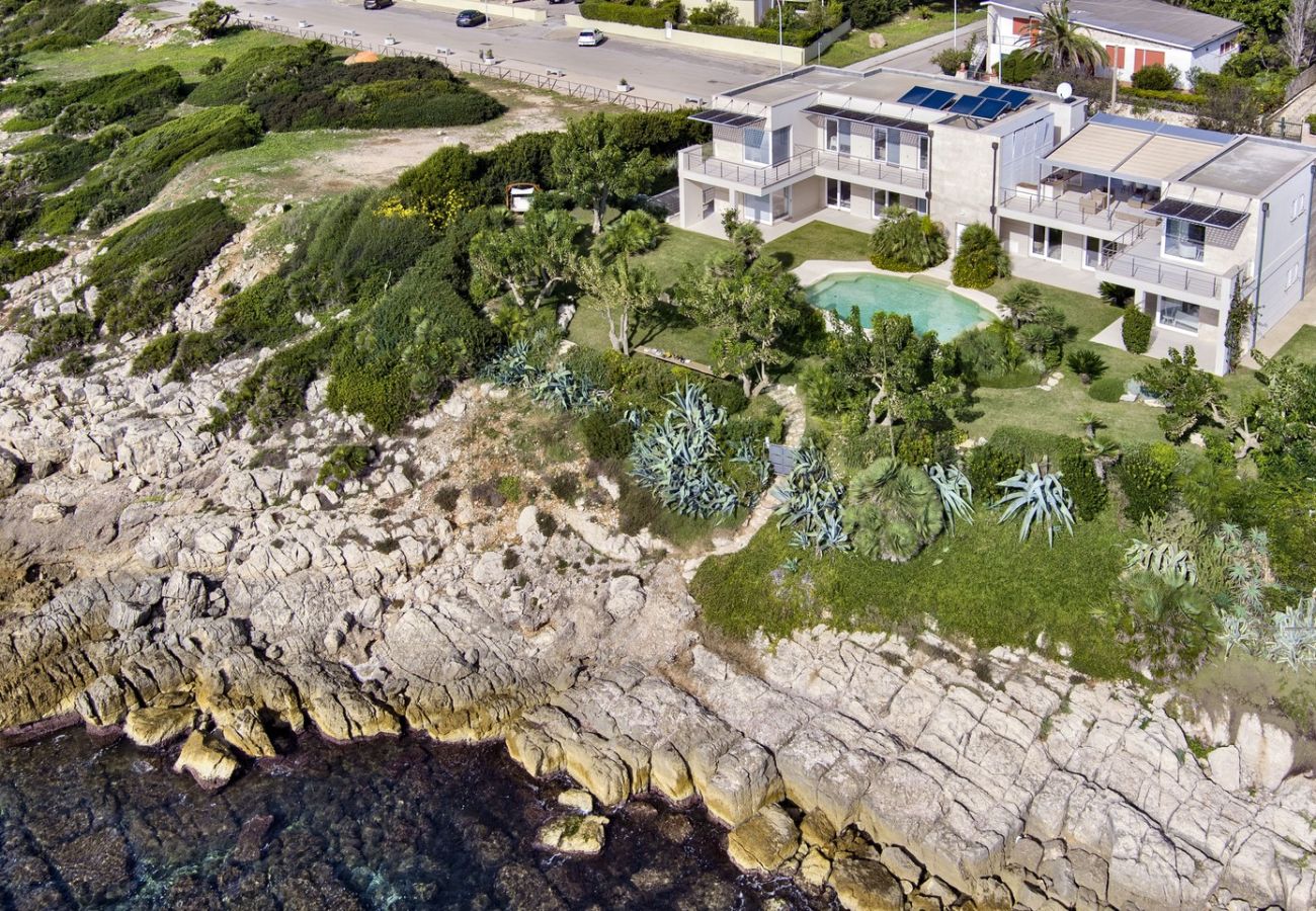 Villa in Alghero - Villa Kylo – luxuriöse Villa am Meer mit Pool in Alghero