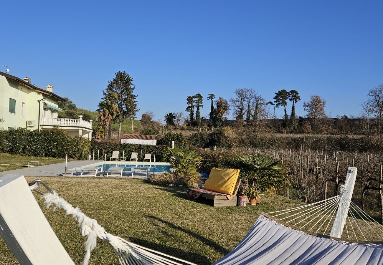 Ferienwohnung in Pastrengo - Residenza Pastrengo - Zweizimmerwohnung Girasole mit Pool und Terrasse