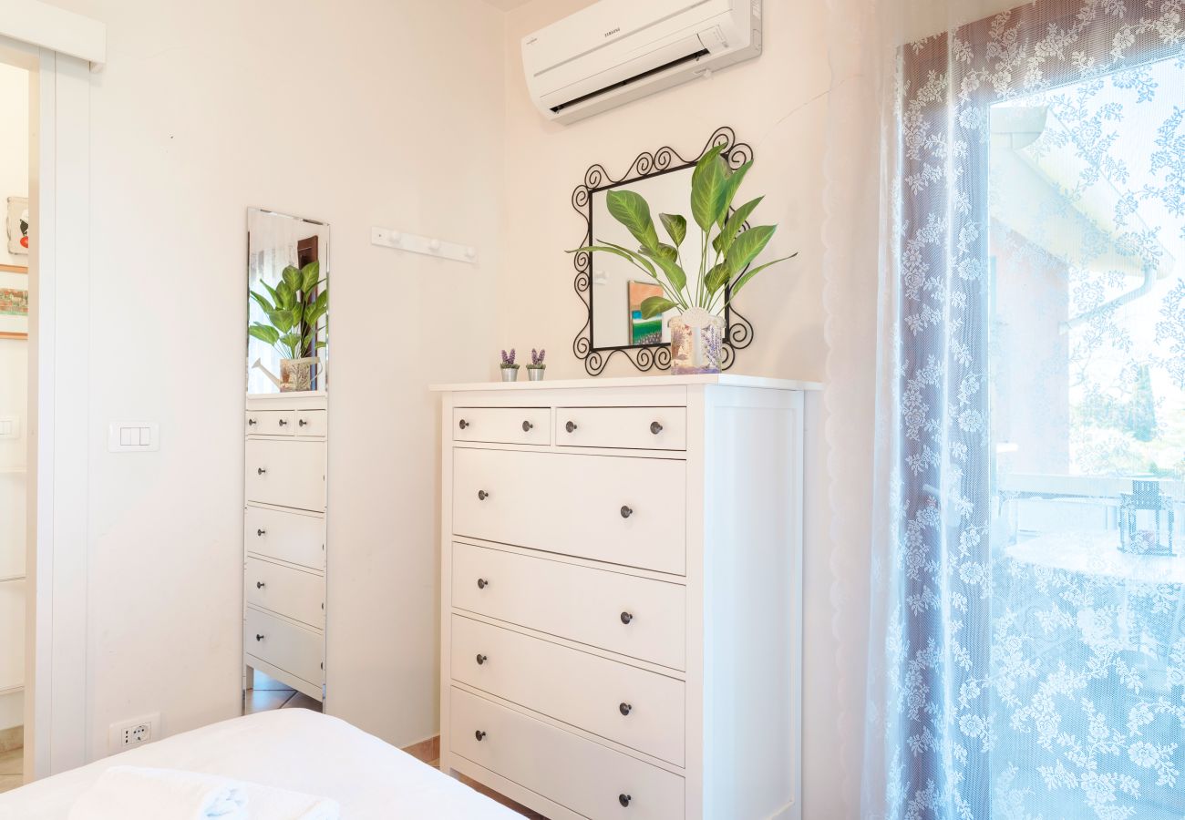 Ferienwohnung in Bardolino - Regarda - Wohnung Blue View 3 mit Pool und Seeblick