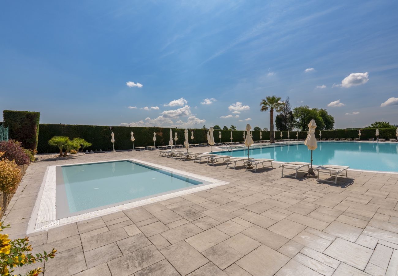 Ferienwohnung in Lazise - Regarda - Apple Apartment mit Pool und Carport