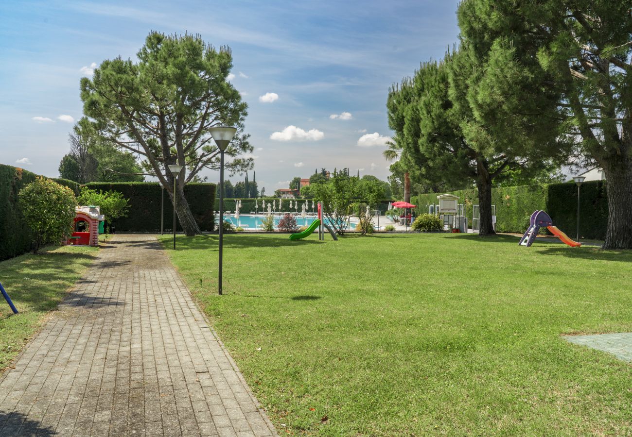 Ferienwohnung in Lazise - Regarda - Apple Apartment mit Pool und Carport