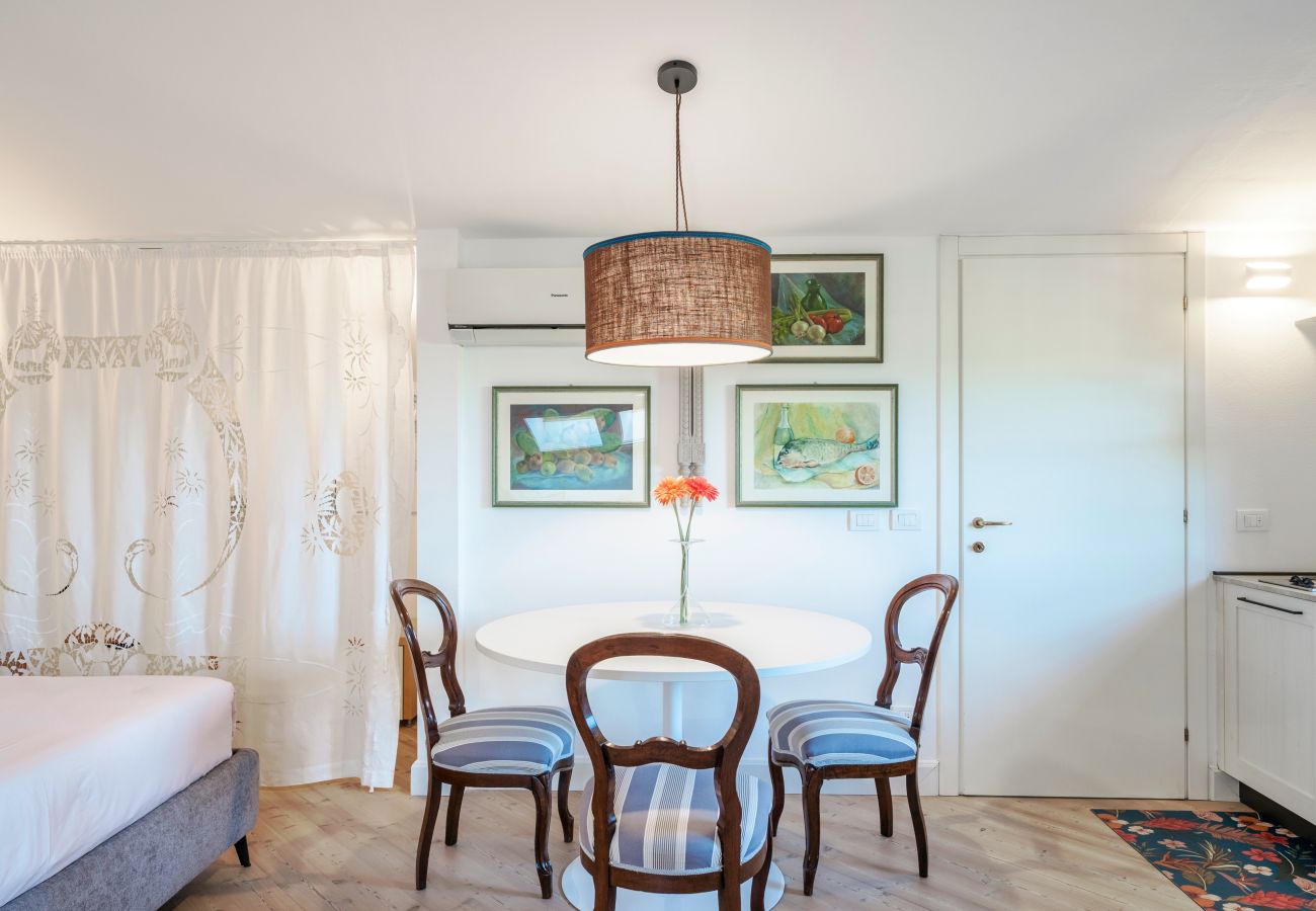 Ferienwohnung in Castelnuovo del Garda - Il Gelso del Garda Luxury Studio mit Pool und Garten