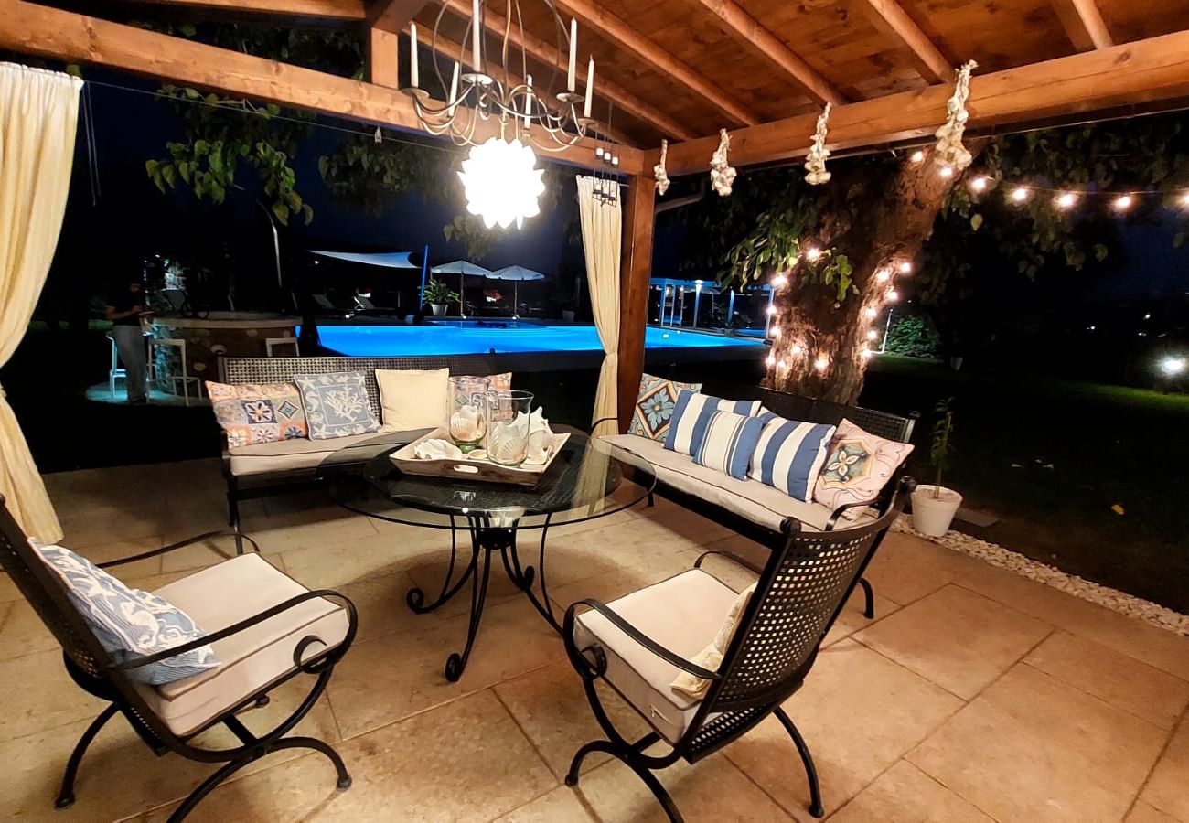 Ferienwohnung in Castelnuovo del Garda - Il Gelso del Garda Luxury Family Suite mit zwei Badezimmer, Pool und Garten