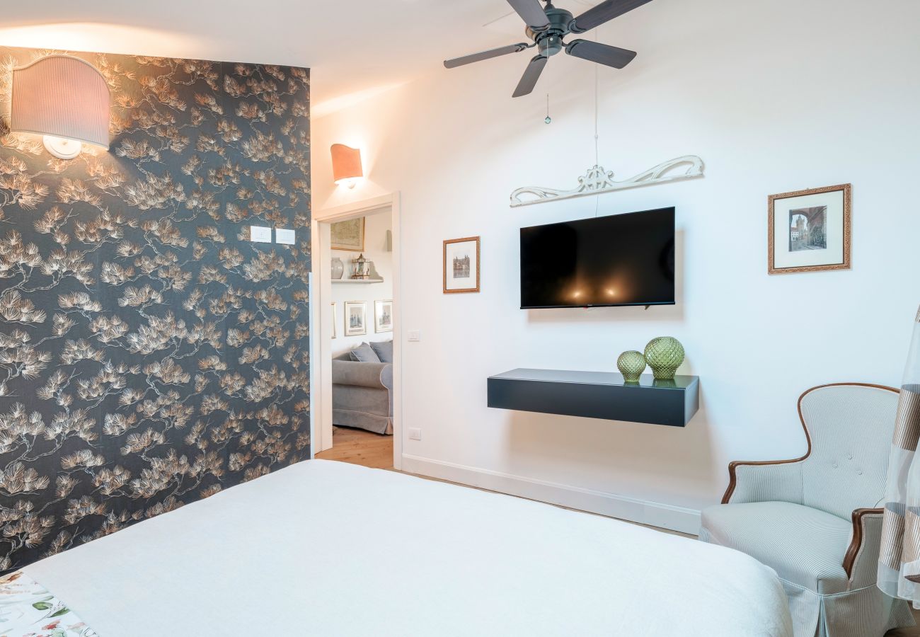 Ferienwohnung in Castelnuovo del Garda - Il Gelso del Garda Luxury Family Suite mit zwei Badezimmer, Pool und Garten