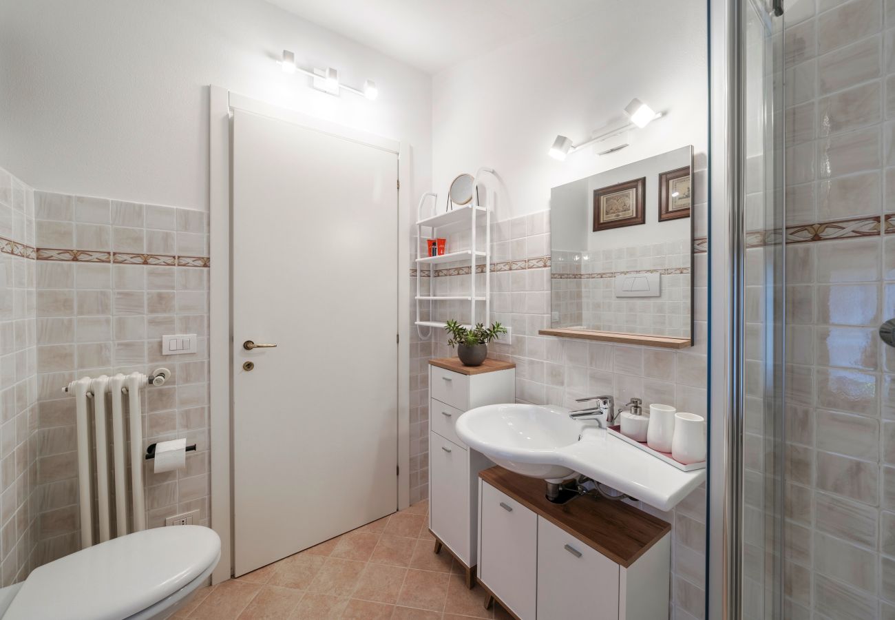 Ferienwohnung in Castelnuovo del Garda - Il Gelso del Garda Luxury Family Suite mit zwei Badezimmer, Pool und Garten