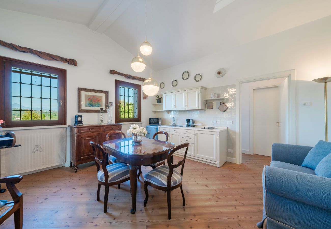 Ferienwohnung in Castelnuovo del Garda - Il Gelso del Garda Luxury Family Suite mit zwei Badezimmer, Pool und Garten