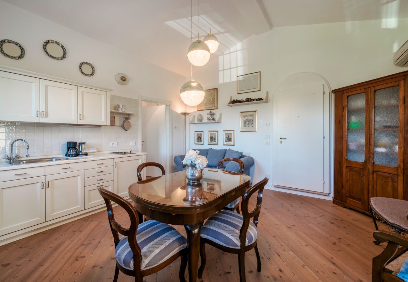 Ferienwohnung in Castelnuovo del Garda - Il Gelso del Garda Luxury Family Suite mit zwei Badezimmer, Pool und Garten