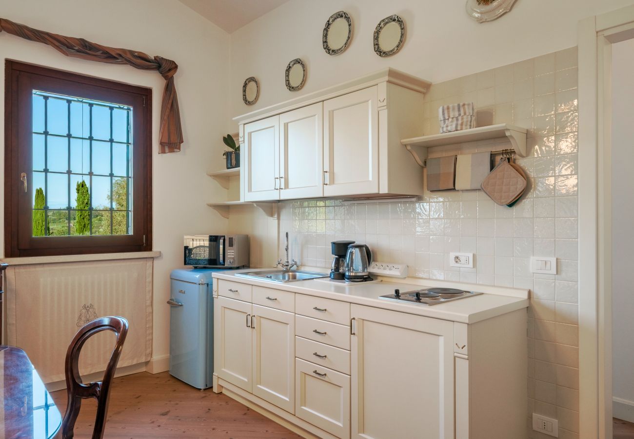 Ferienwohnung in Castelnuovo del Garda - Il Gelso del Garda Luxury Family Suite mit zwei Badezimmer, Pool und Garten