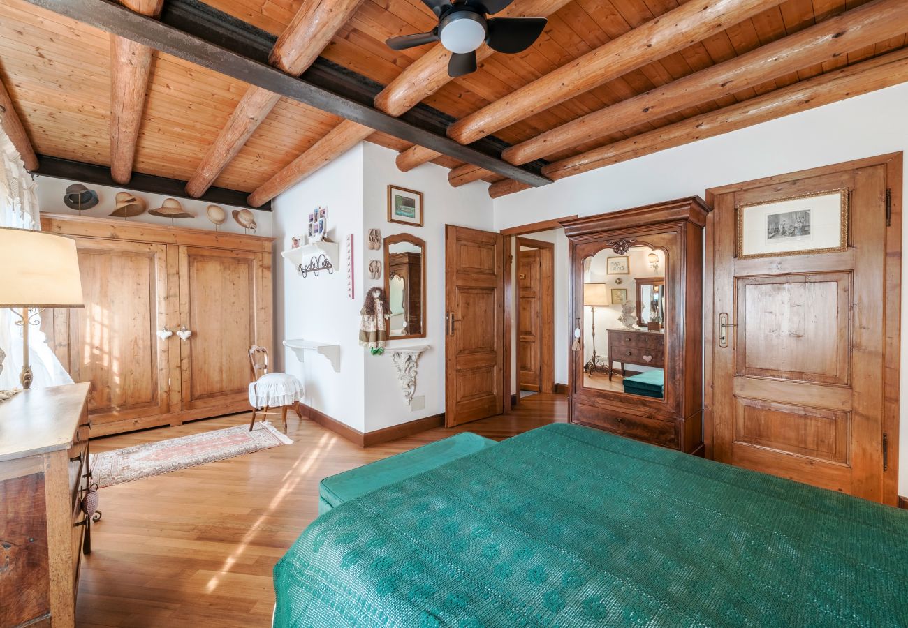Ferienwohnung in Castelnuovo del Garda - Il Gelso del Garda Luxury Family Suite mit zwei Badezimmer, Pool und Garten