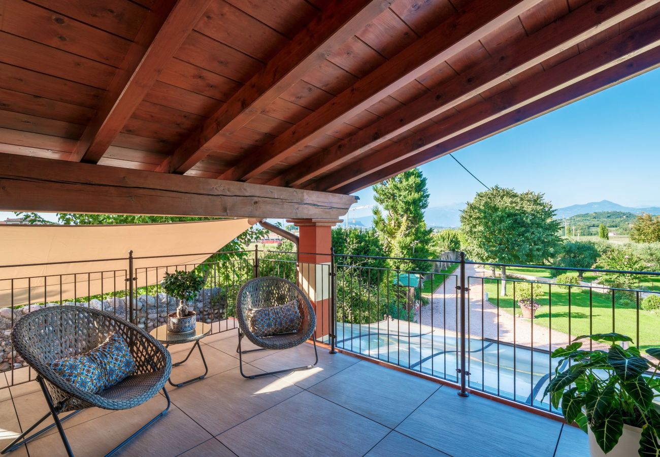 Ferienwohnung in Castelnuovo del Garda - Il Gelso del Garda Luxury Family Suite mit zwei Badezimmer, Pool und Garten