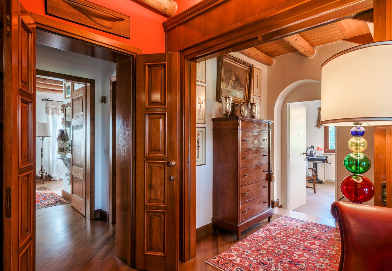 Ferienwohnung in Castelnuovo del Garda - Il Gelso del Garda Luxury Family Suite mit zwei Badezimmer, Pool und Garten