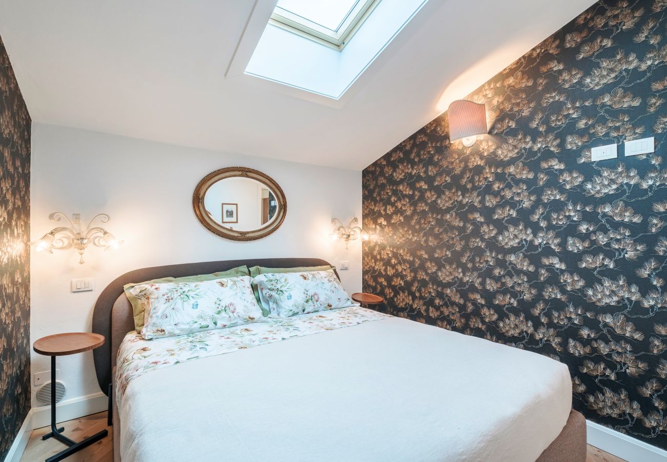 Ferienwohnung in Castelnuovo del Garda - Il Gelso del Garda Luxury Family Suite mit zwei Badezimmer, Pool und Garten