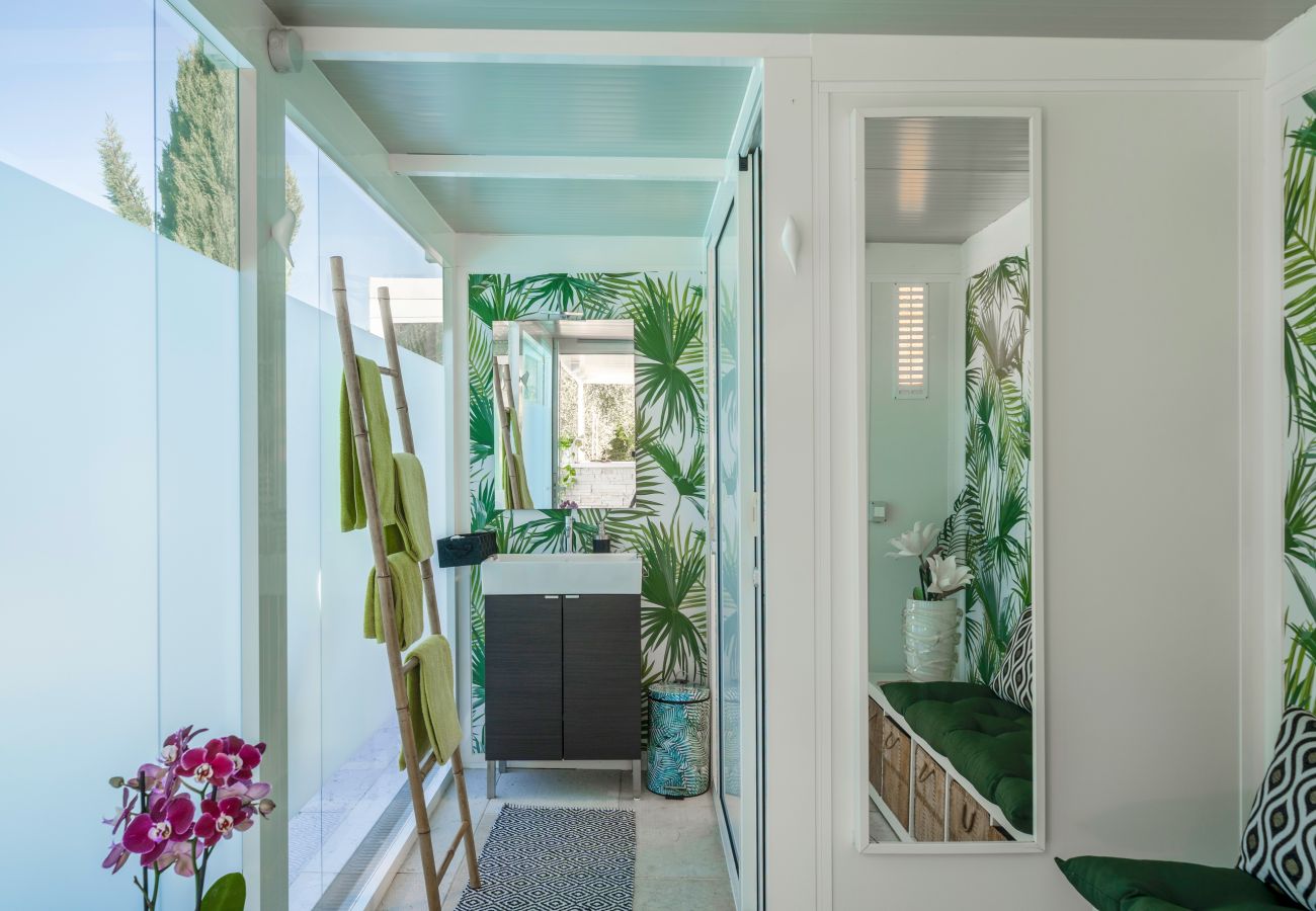 Ferienwohnung in Castelnuovo del Garda - Il Gelso del Garda Luxury Family Suite mit zwei Badezimmer, Pool und Garten