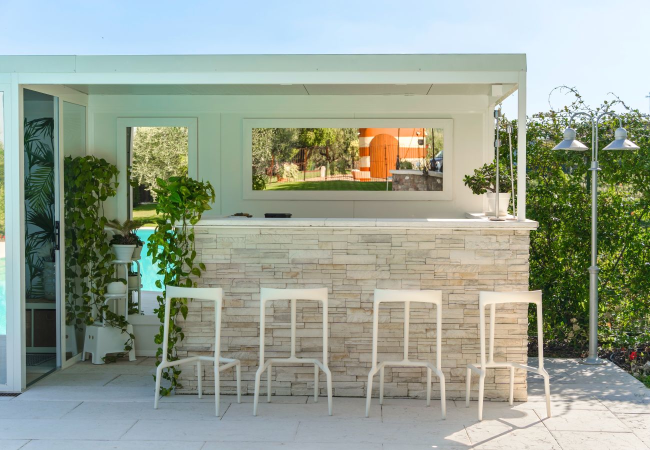 Ferienwohnung in Castelnuovo del Garda - Il Gelso del Garda Luxury Family Suite mit zwei Badezimmer, Pool und Garten