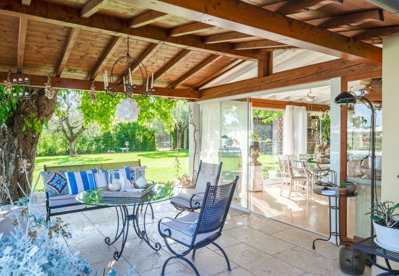 Ferienwohnung in Castelnuovo del Garda - Il Gelso del Garda Luxury Family Suite mit zwei Badezimmer, Pool und Garten