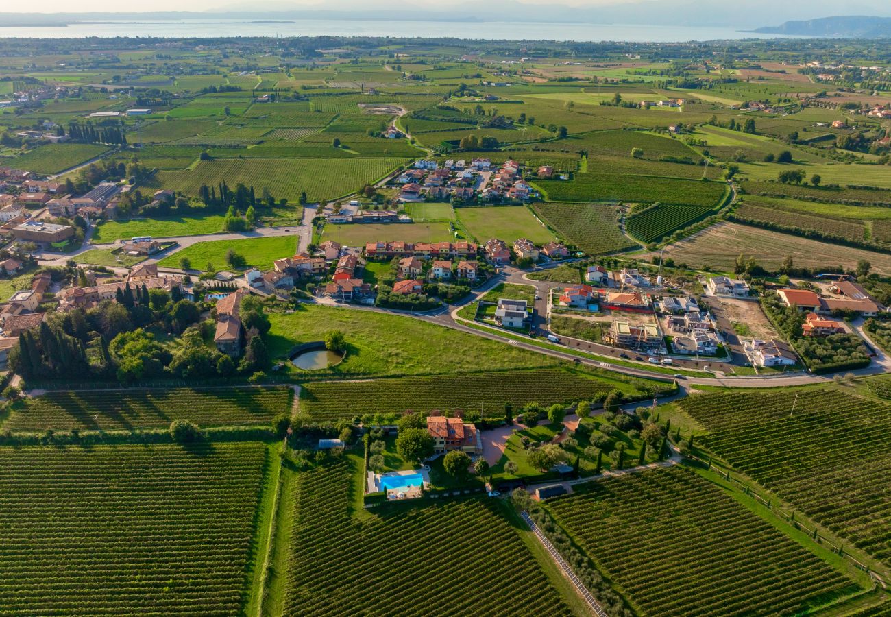 Ferienwohnung in Castelnuovo del Garda - Il Gelso del Garda Luxury Family Suite mit zwei Badezimmer, Pool und Garten