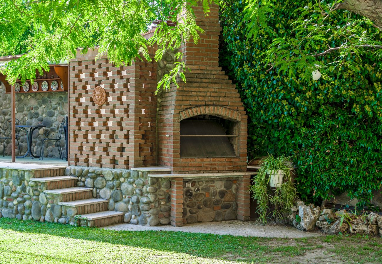 Ferienwohnung in Castelnuovo del Garda - Il Gelso del Garda Luxury Family Suite mit zwei Badezimmer, Pool und Garten