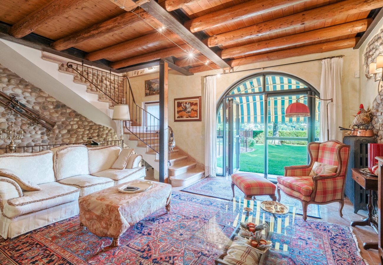 Ferienwohnung in Castelnuovo del Garda - Il Gelso del Garda Luxury Family Suite mit zwei Badezimmer, Pool und Garten